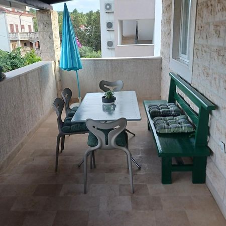 Apartments Marino - Near Family Friendly Beach Supetar Eksteriør billede